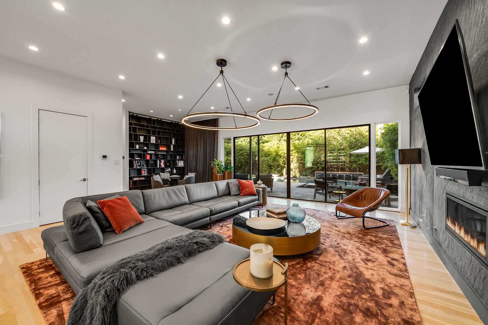 9960 Mixon Drive