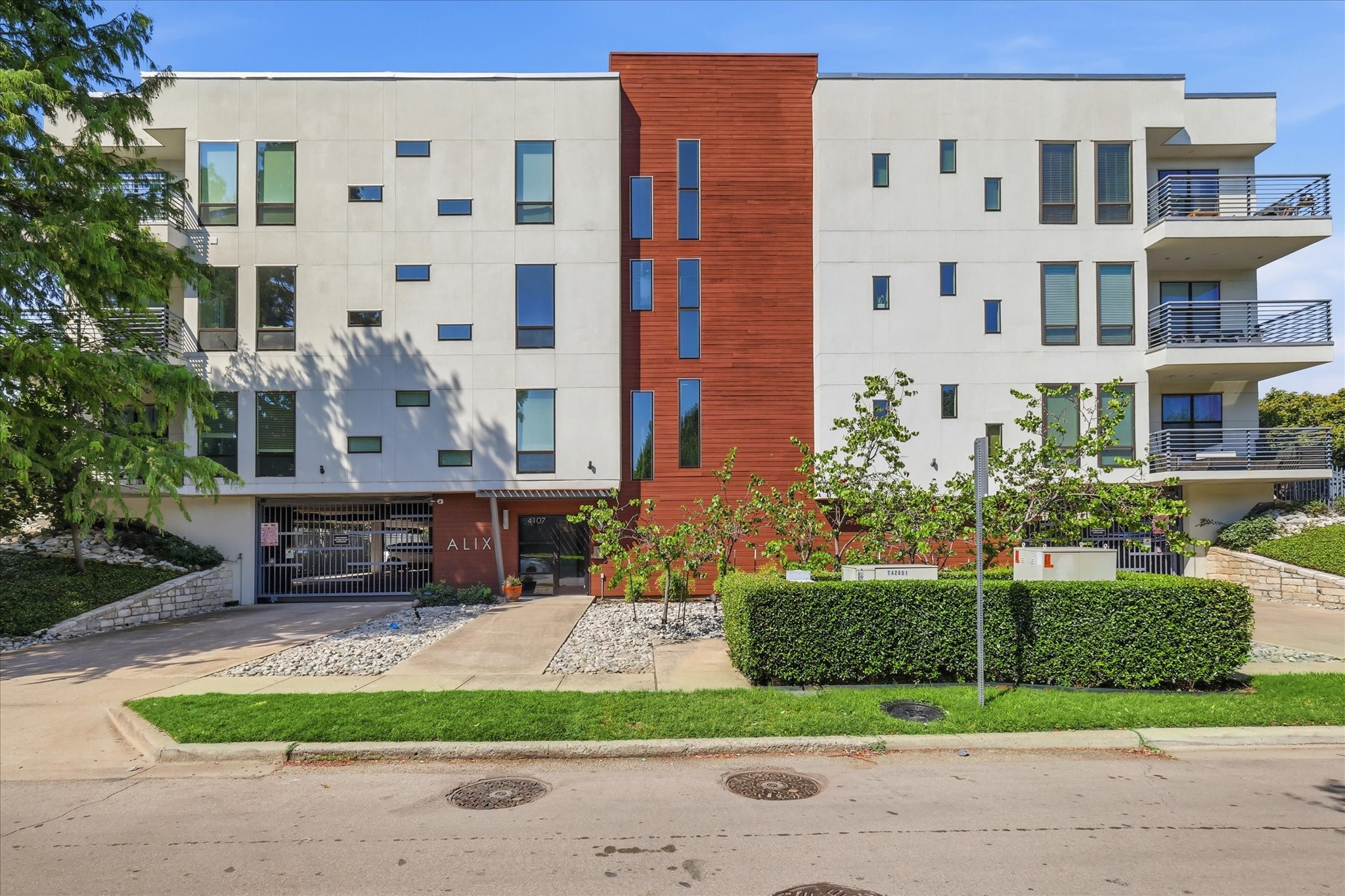 4107 Bowser Avenue 110