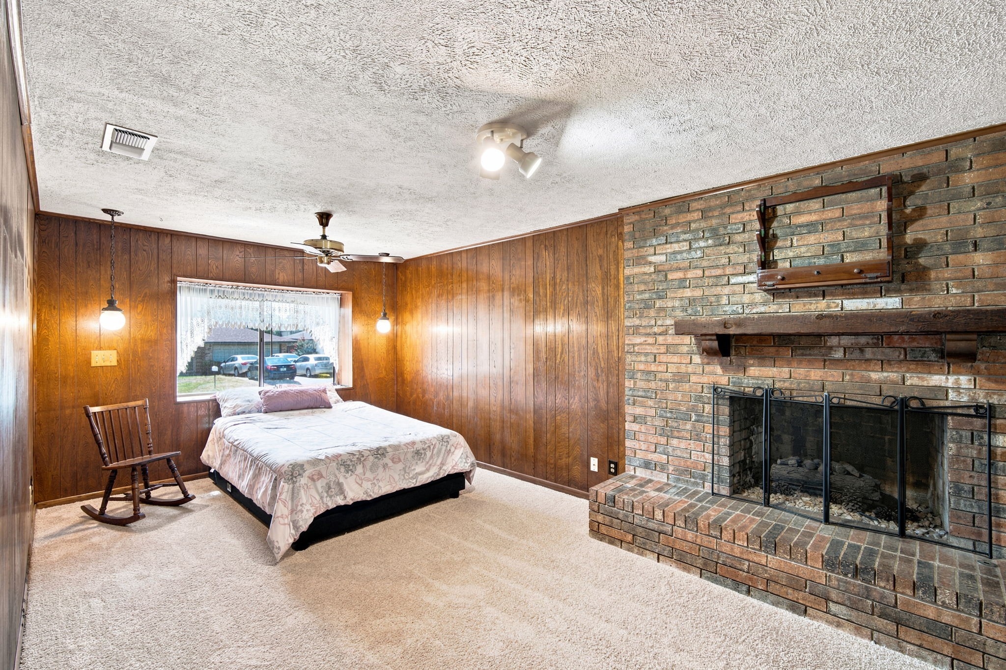 1508 Hillside Drive