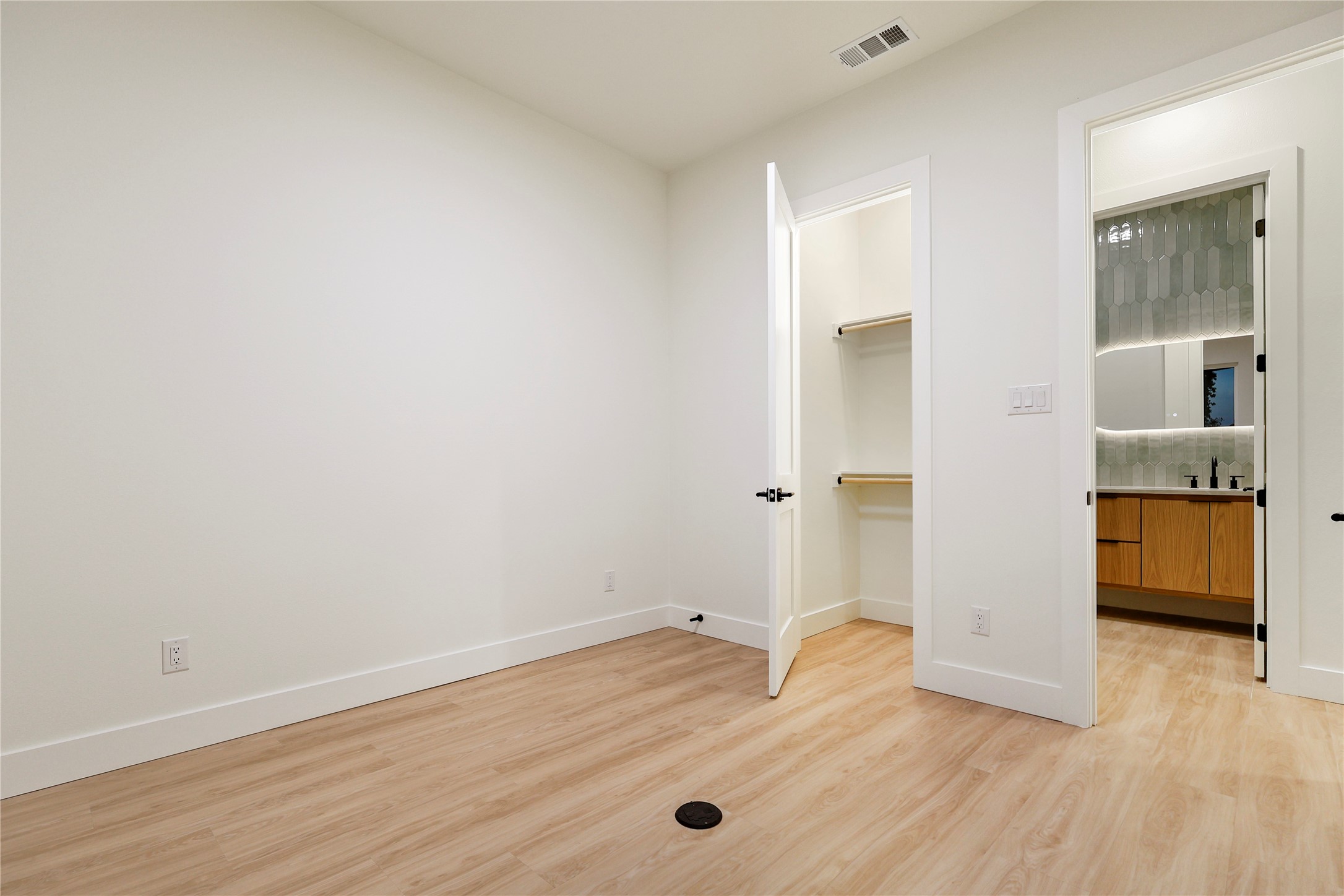 326 Avenue F