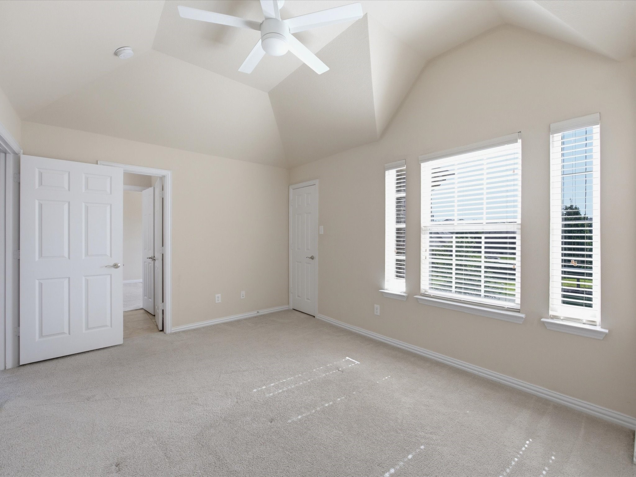 906 Hidden Lakes Drive