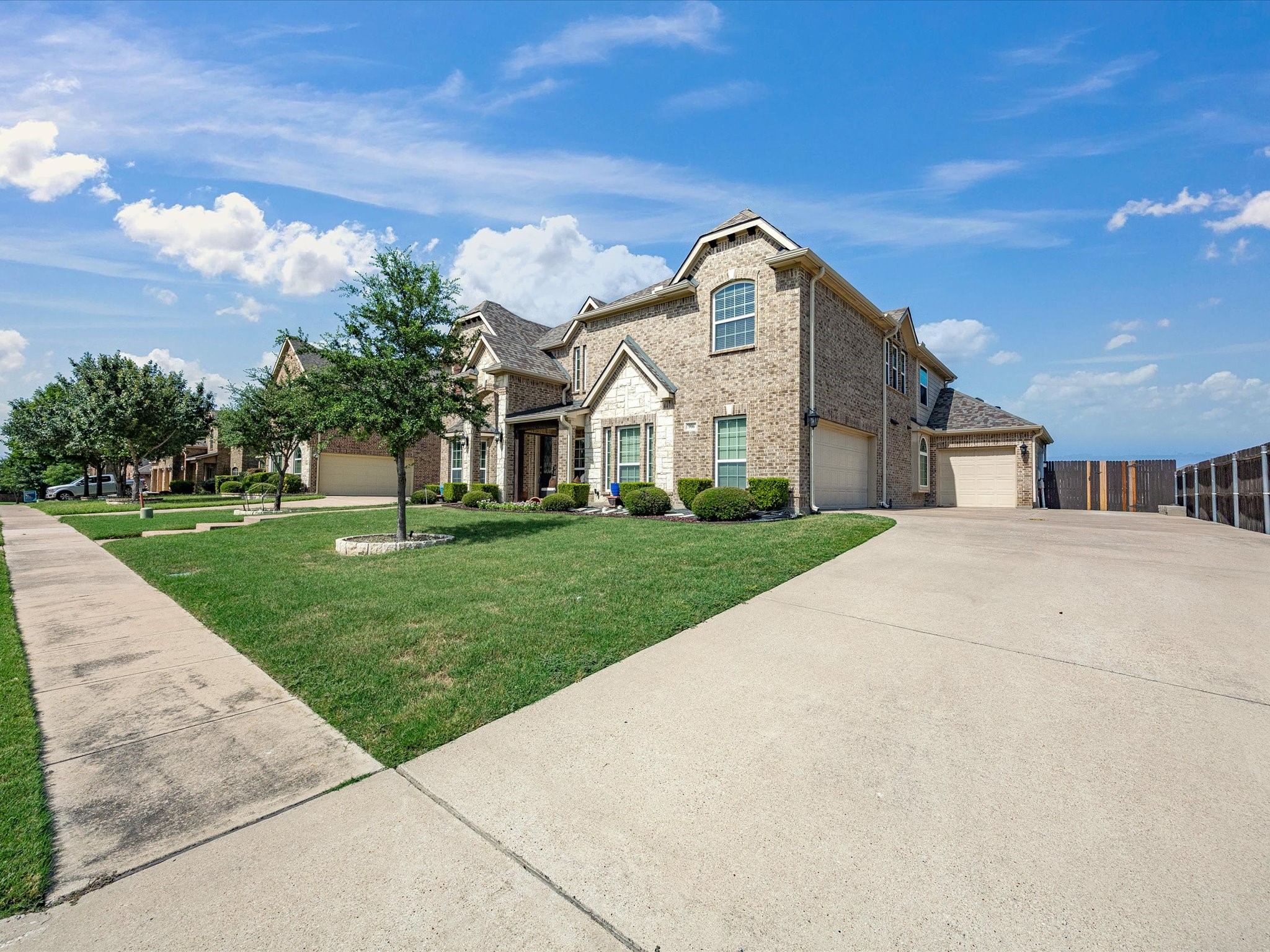 906 Hidden Lakes Drive