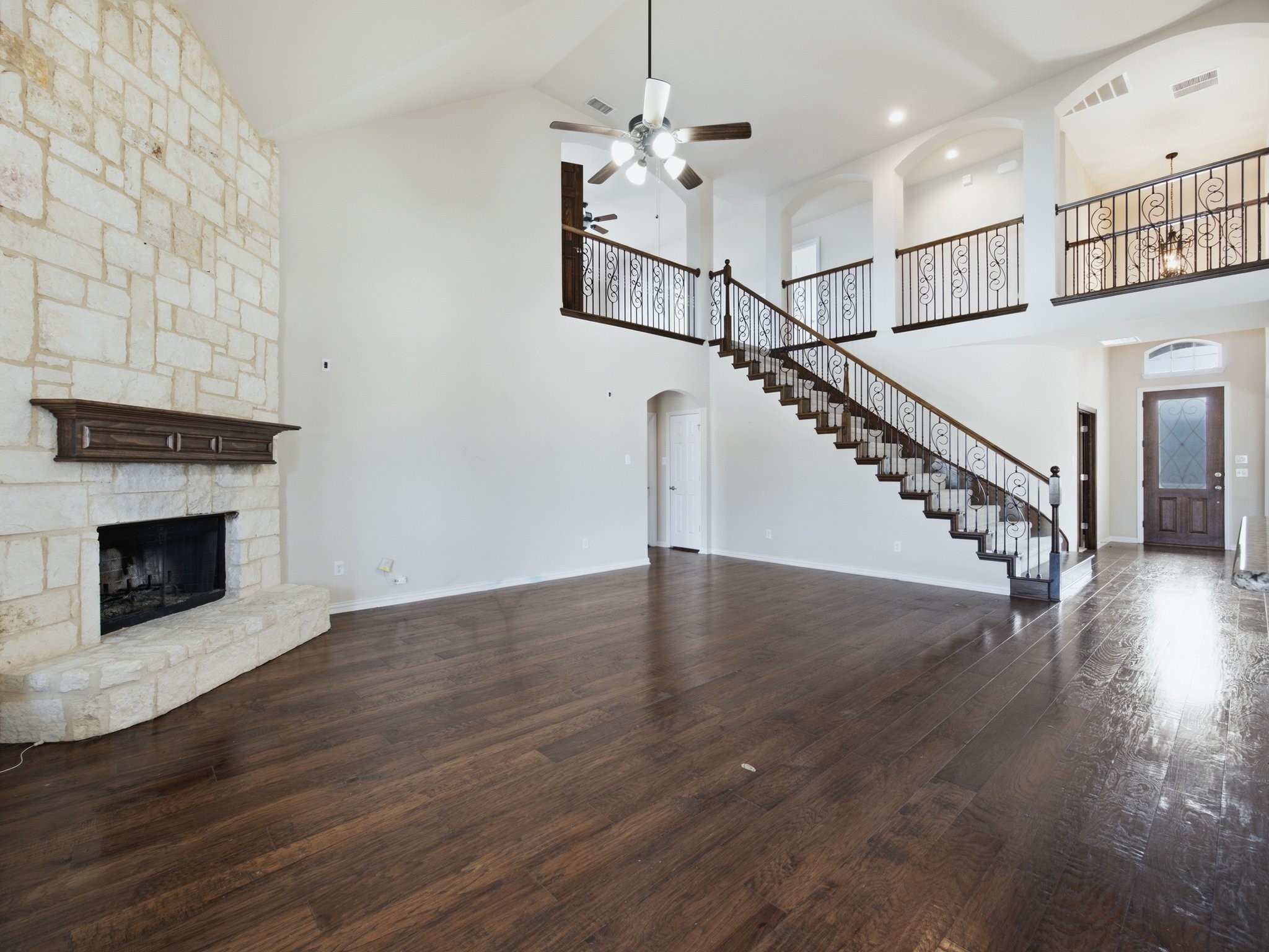 906 Hidden Lakes Drive
