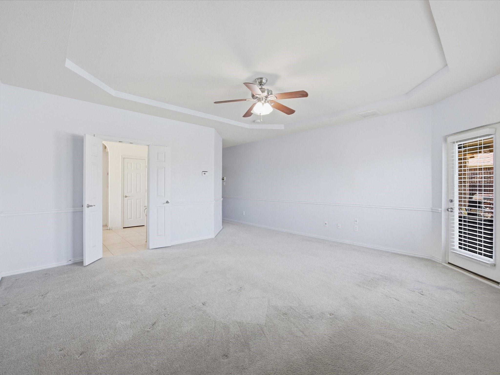 906 Hidden Lakes Drive
