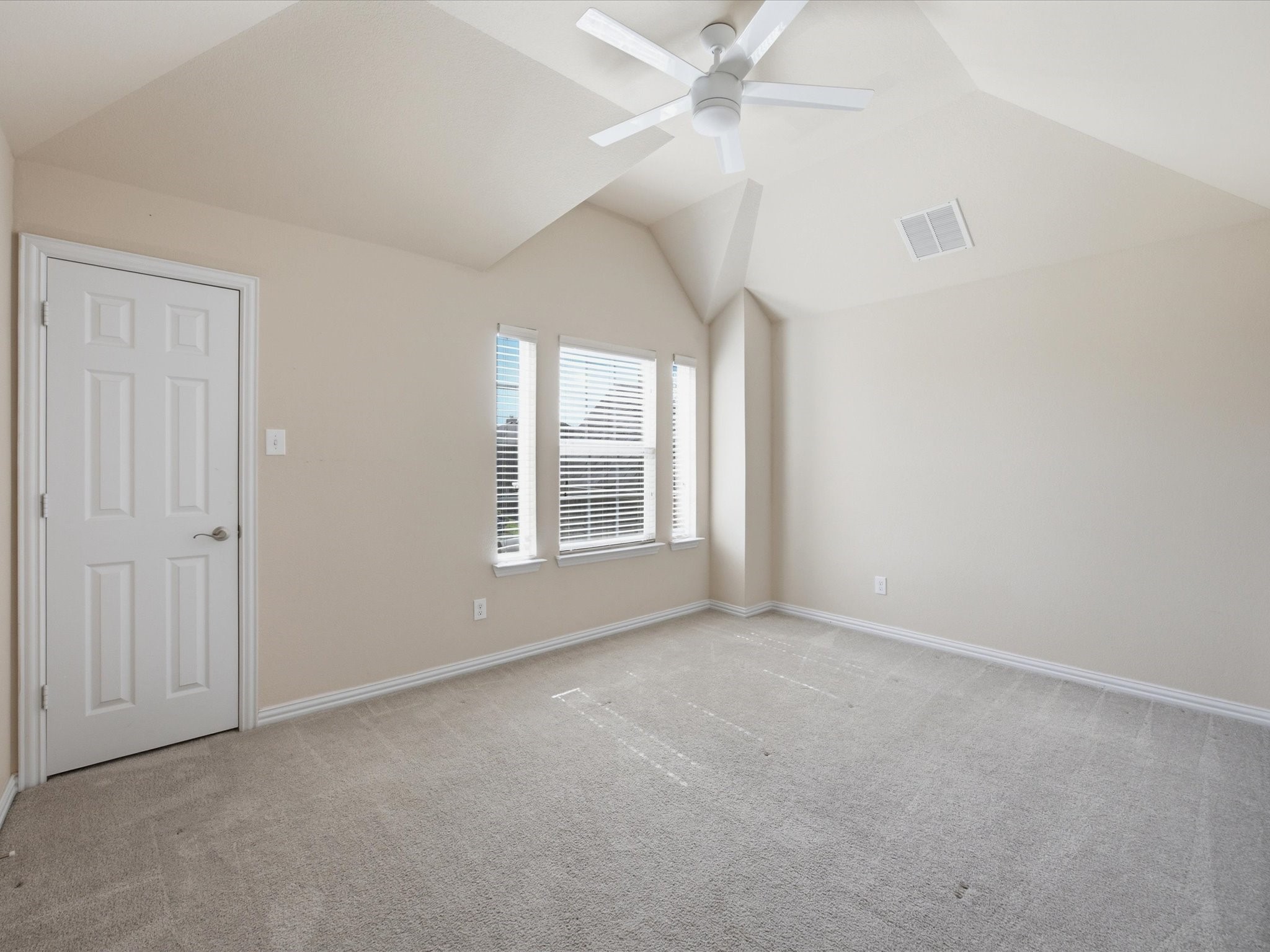 906 Hidden Lakes Drive