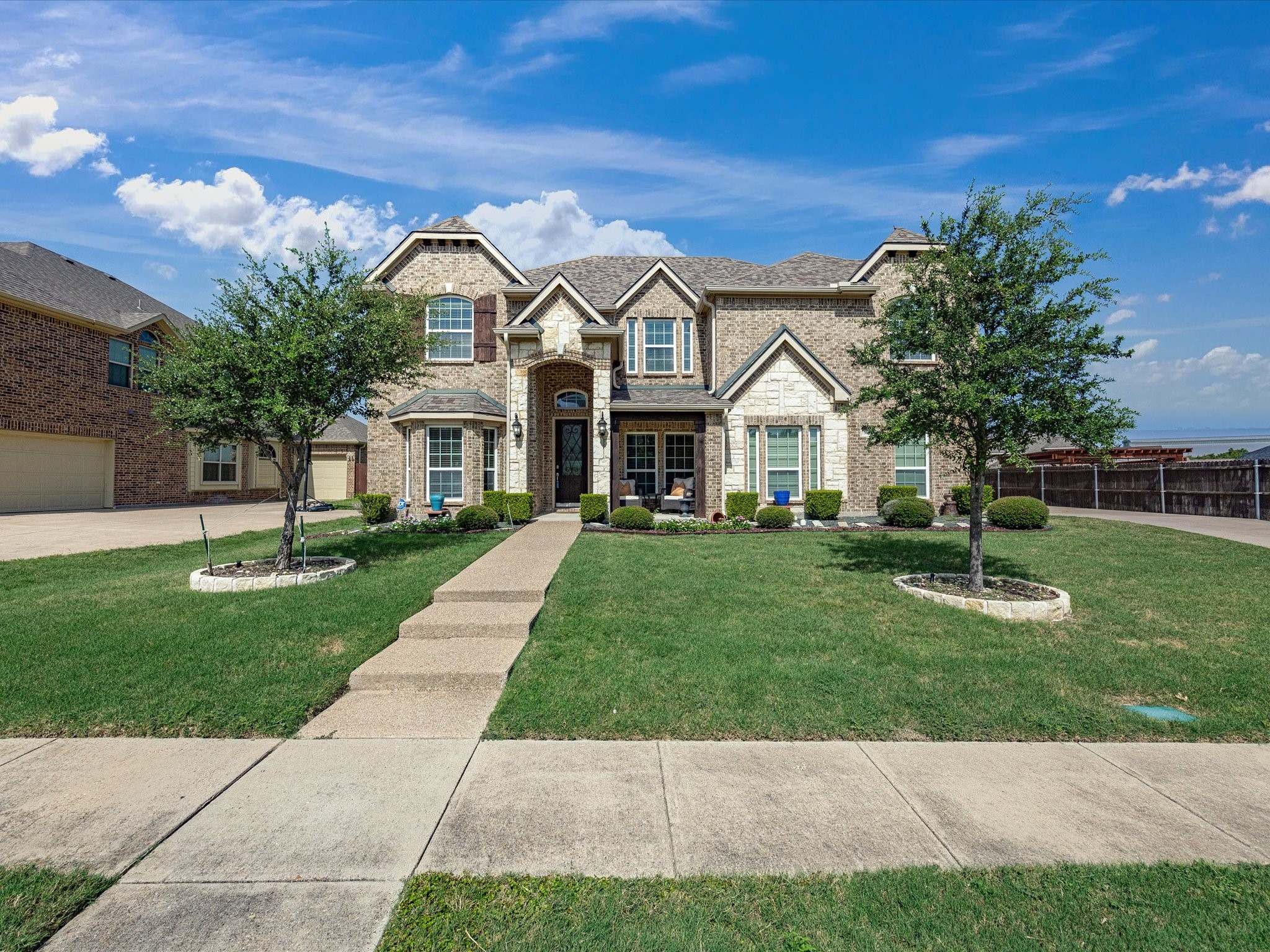 906 Hidden Lakes Drive