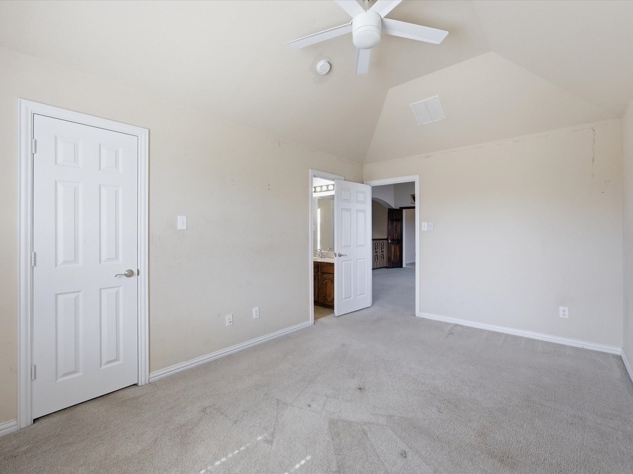 906 Hidden Lakes Drive