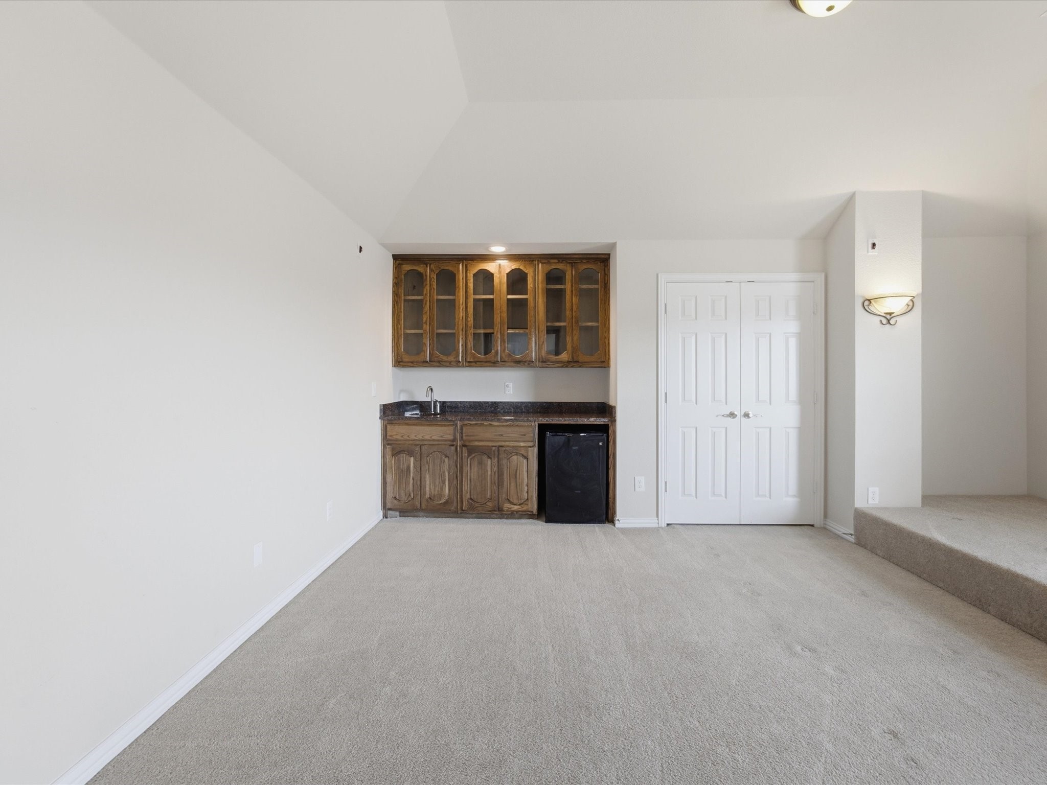906 Hidden Lakes Drive