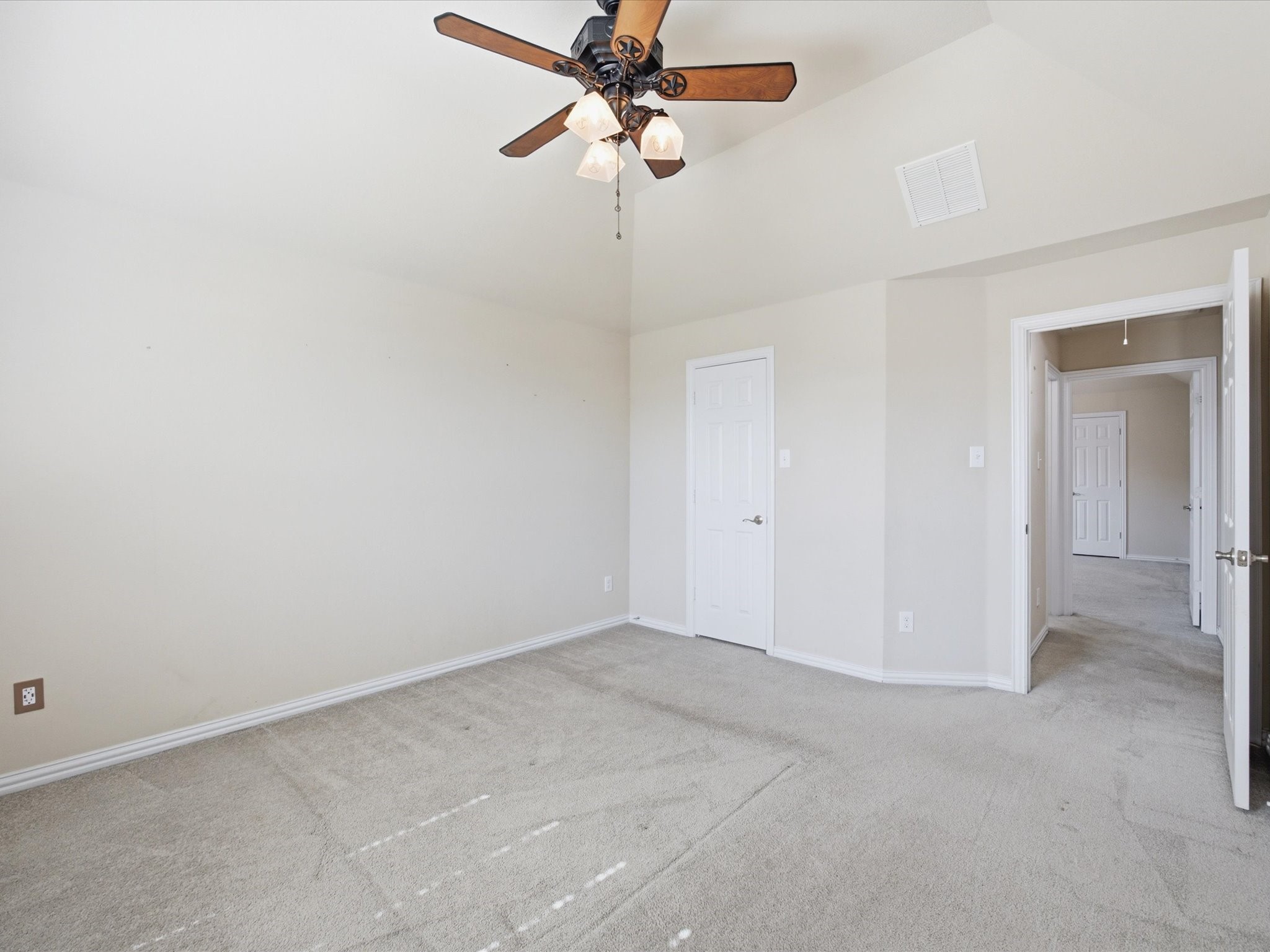 906 Hidden Lakes Drive