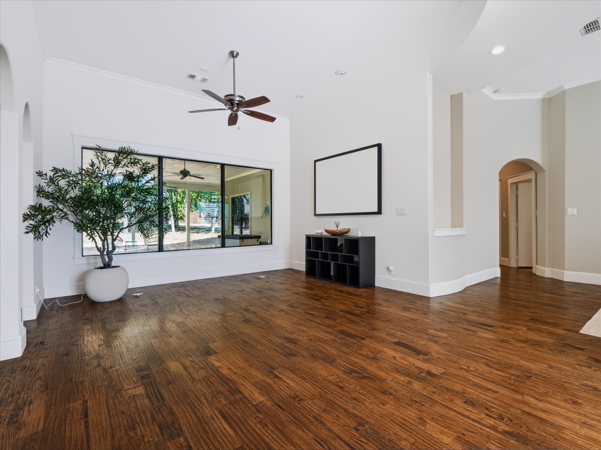6532 Shoreline Drive