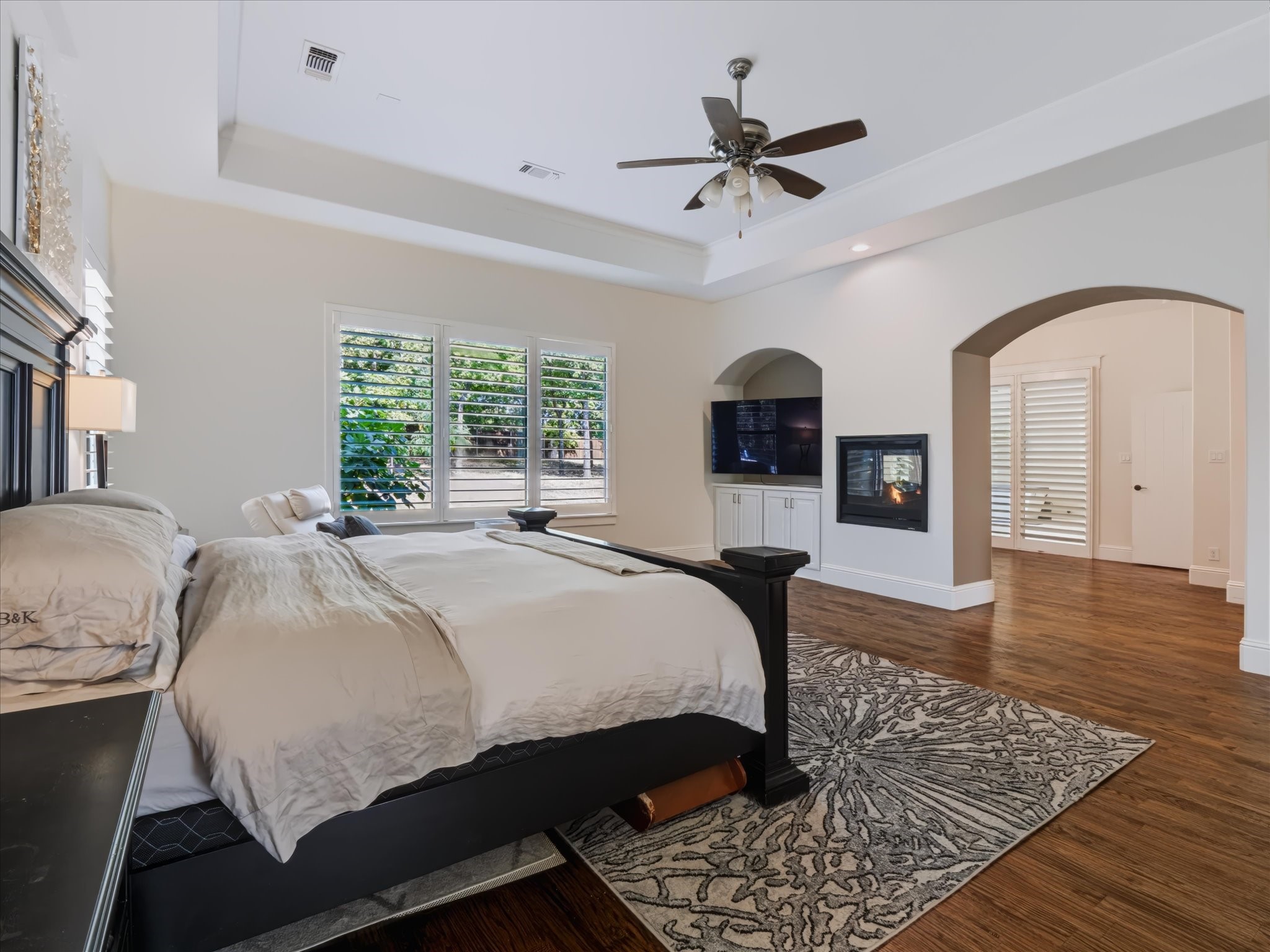 6532 Shoreline Drive