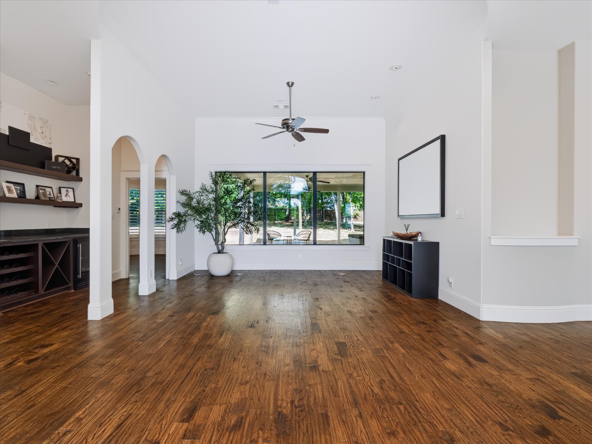 6532 Shoreline Drive
