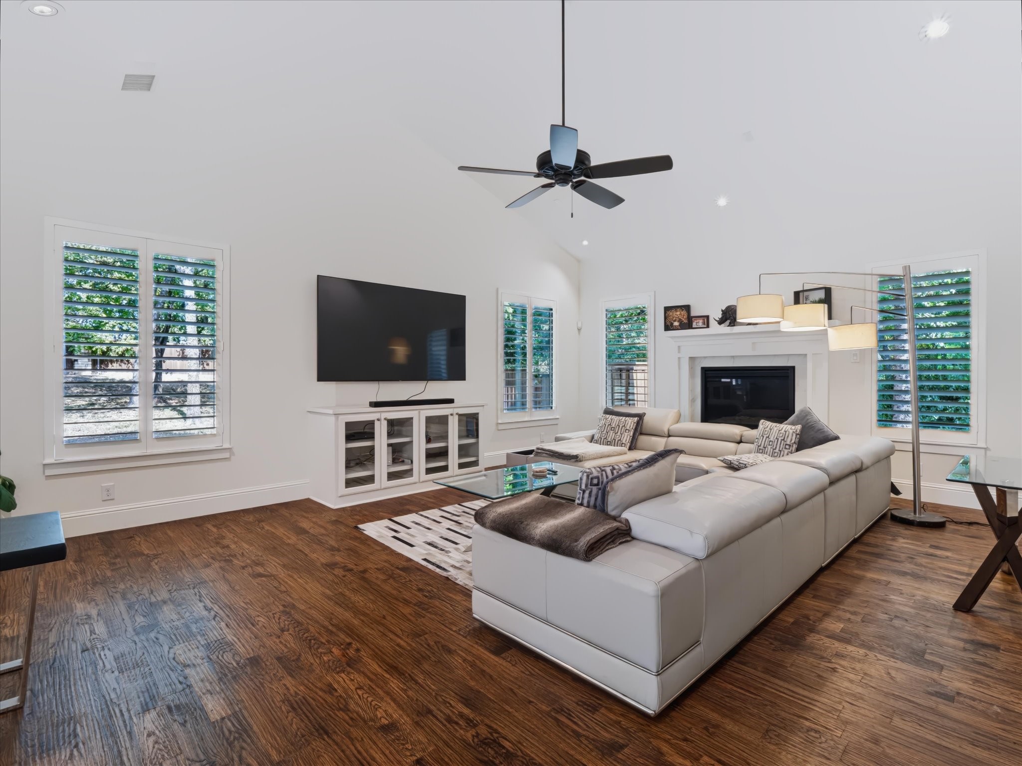6532 Shoreline Drive