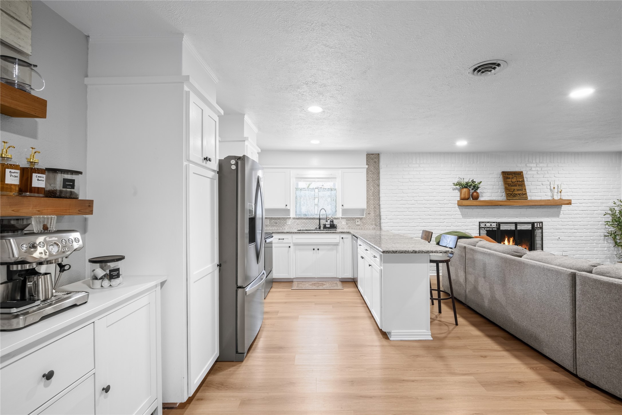 213 Wilshire Drive