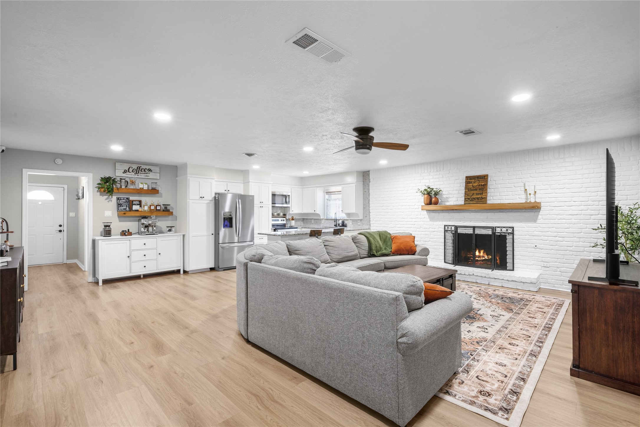 213 Wilshire Drive