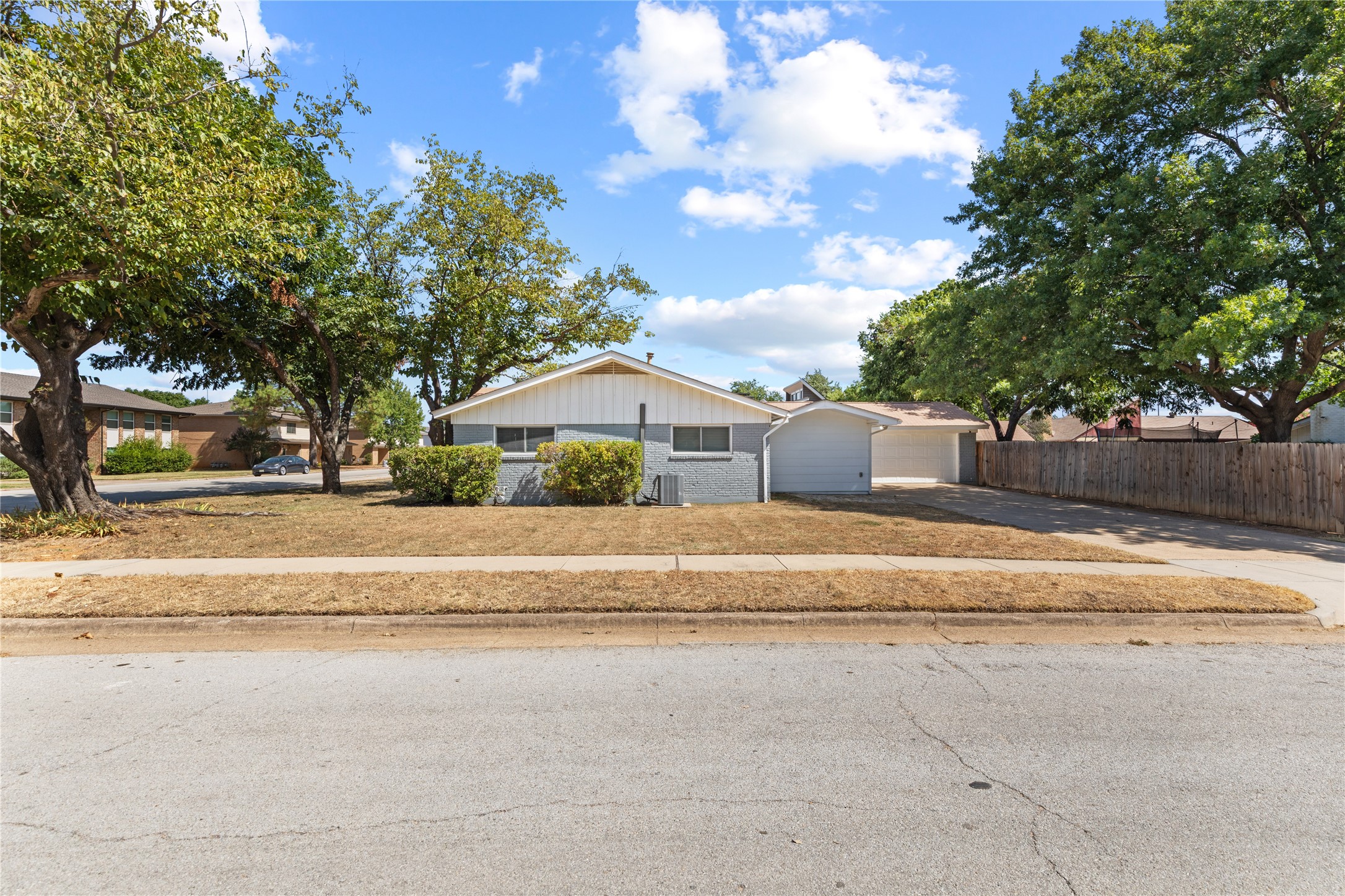 213 Wilshire Drive