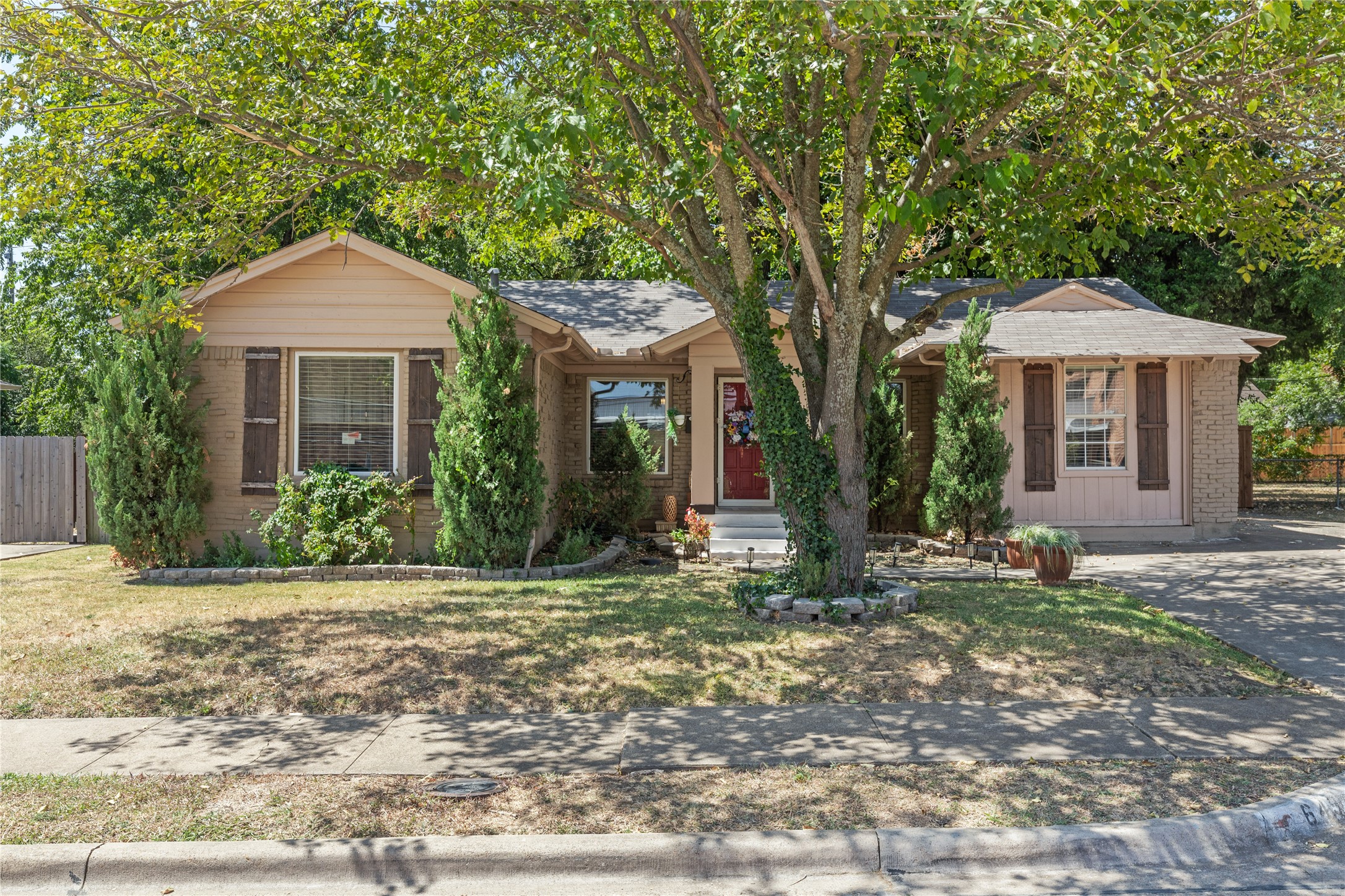 649 Peavy Road