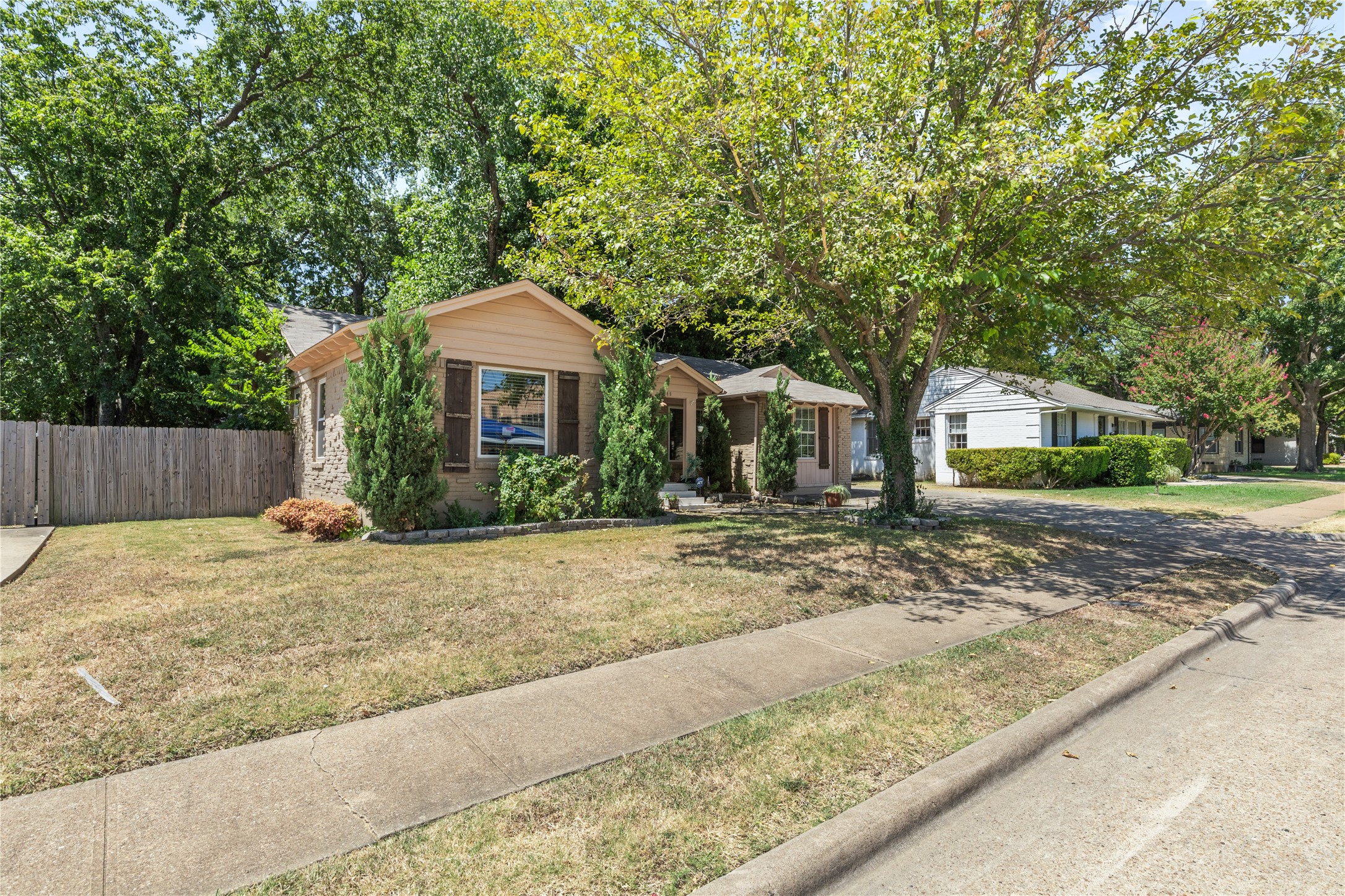 649 Peavy Road