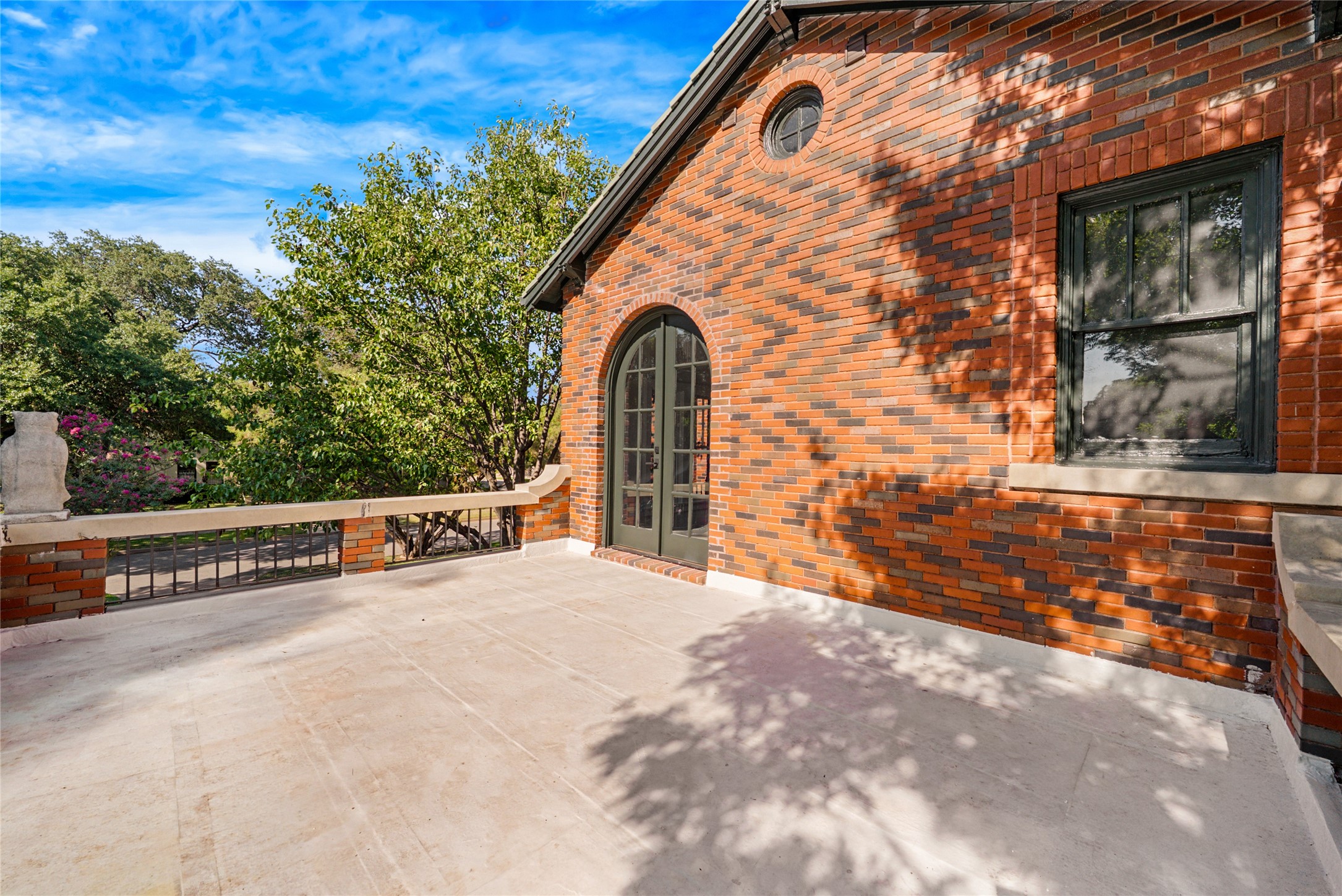 2127 Pembroke Drive