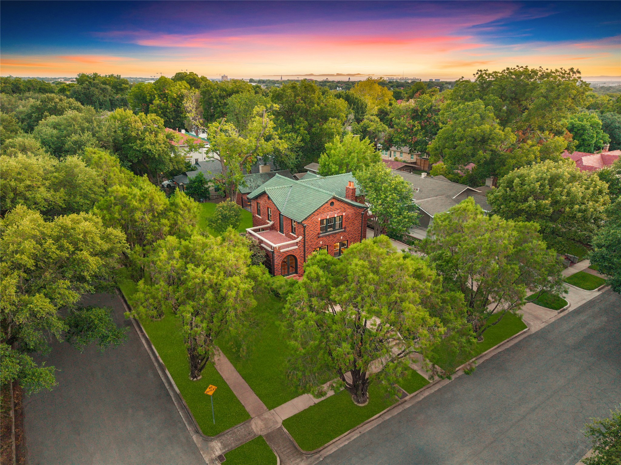 2127 Pembroke Drive
