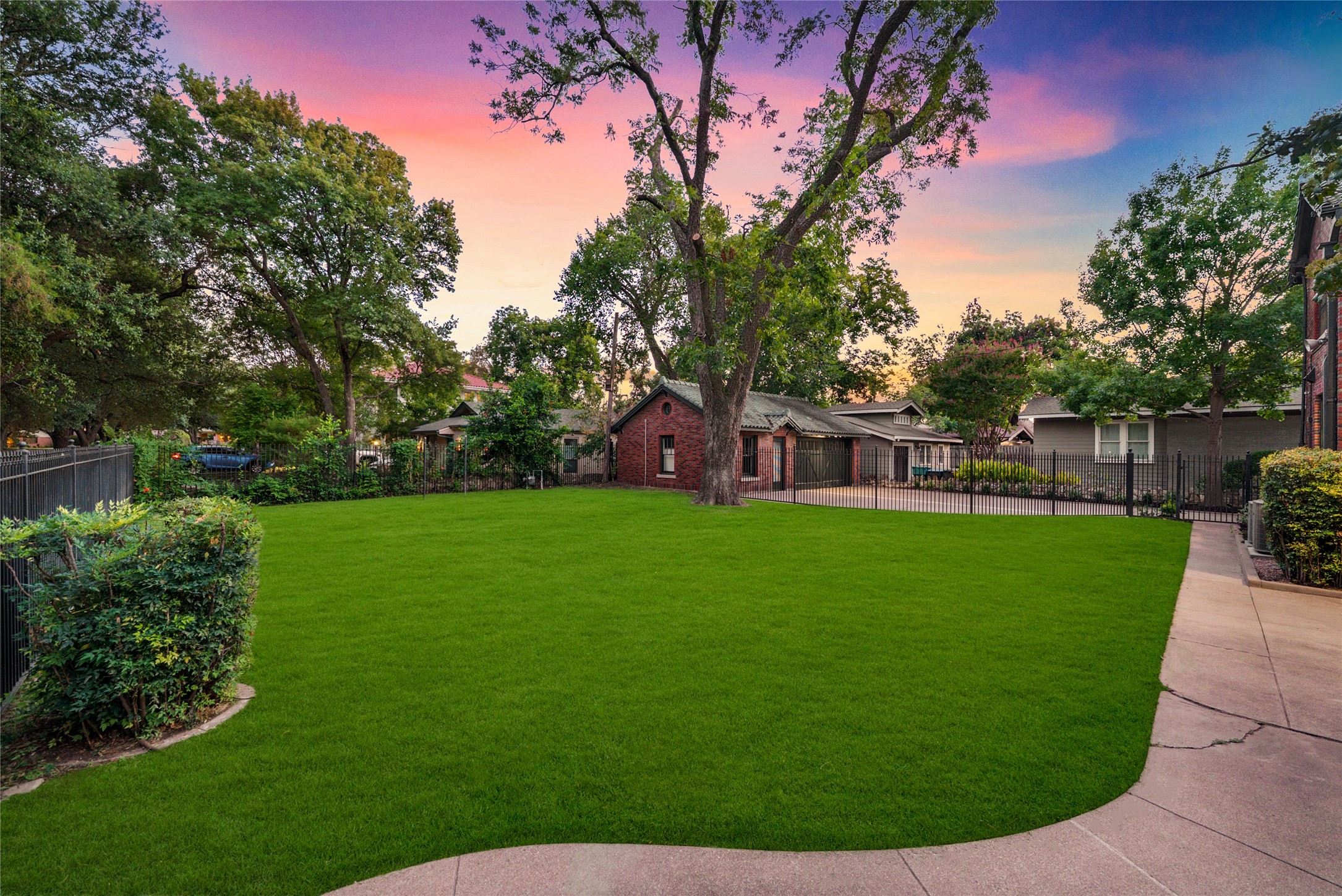 2127 Pembroke Drive