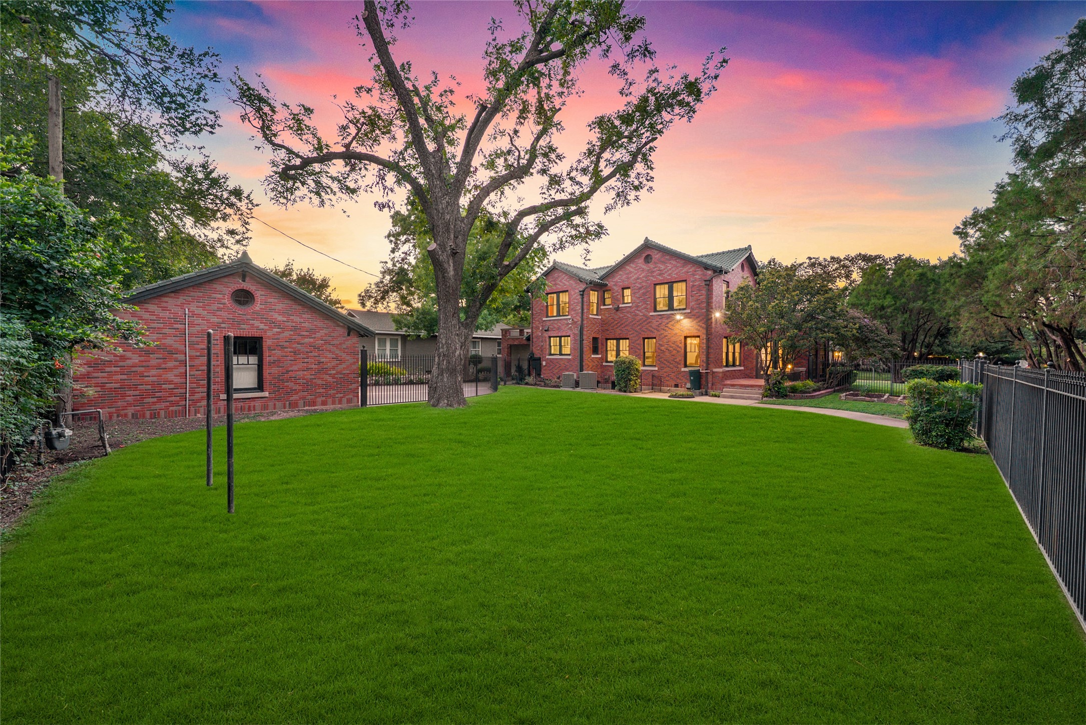 2127 Pembroke Drive