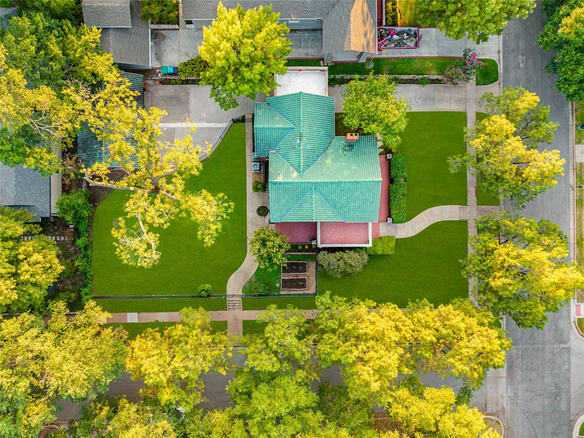 2127 Pembroke Drive