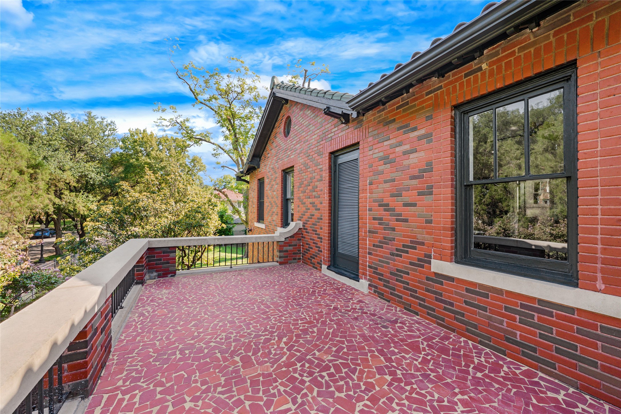 2127 Pembroke Drive