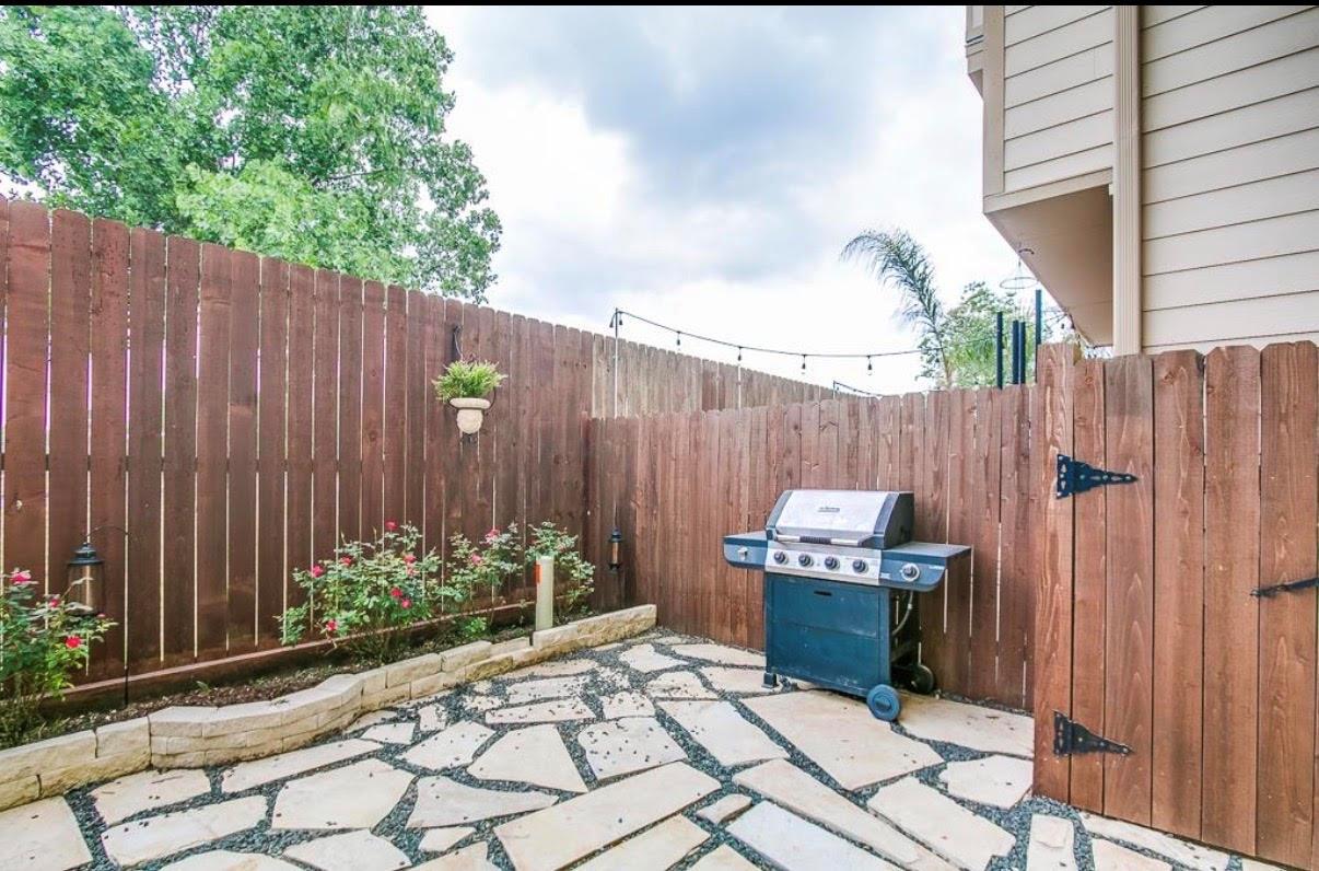 1142 Hempstead Villa Lane