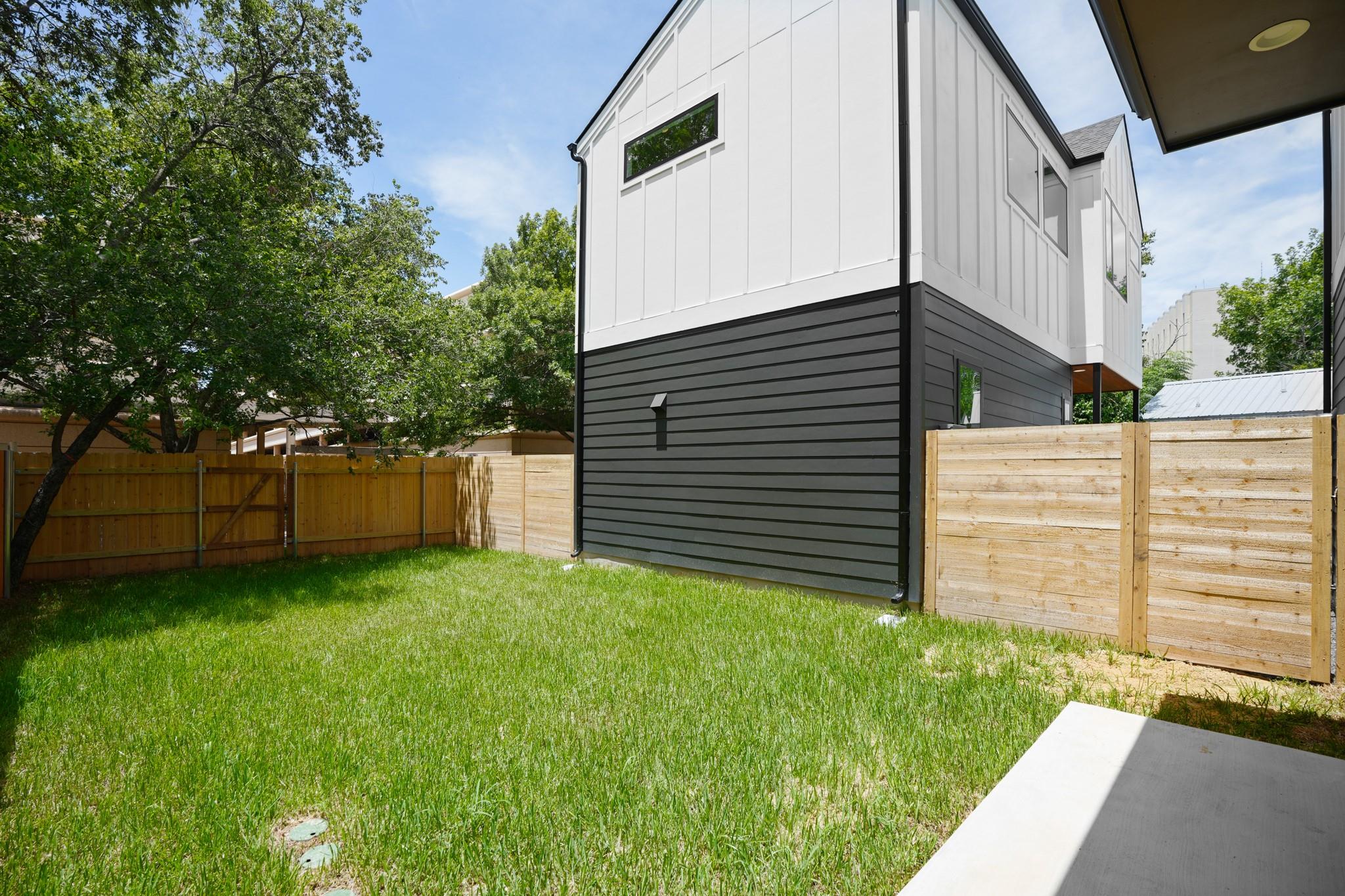 913 Capitol CT # 1