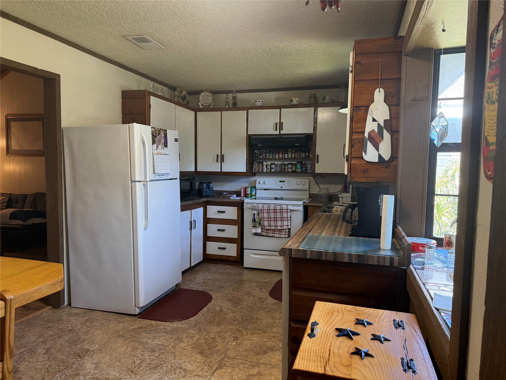 19519 County Road 377