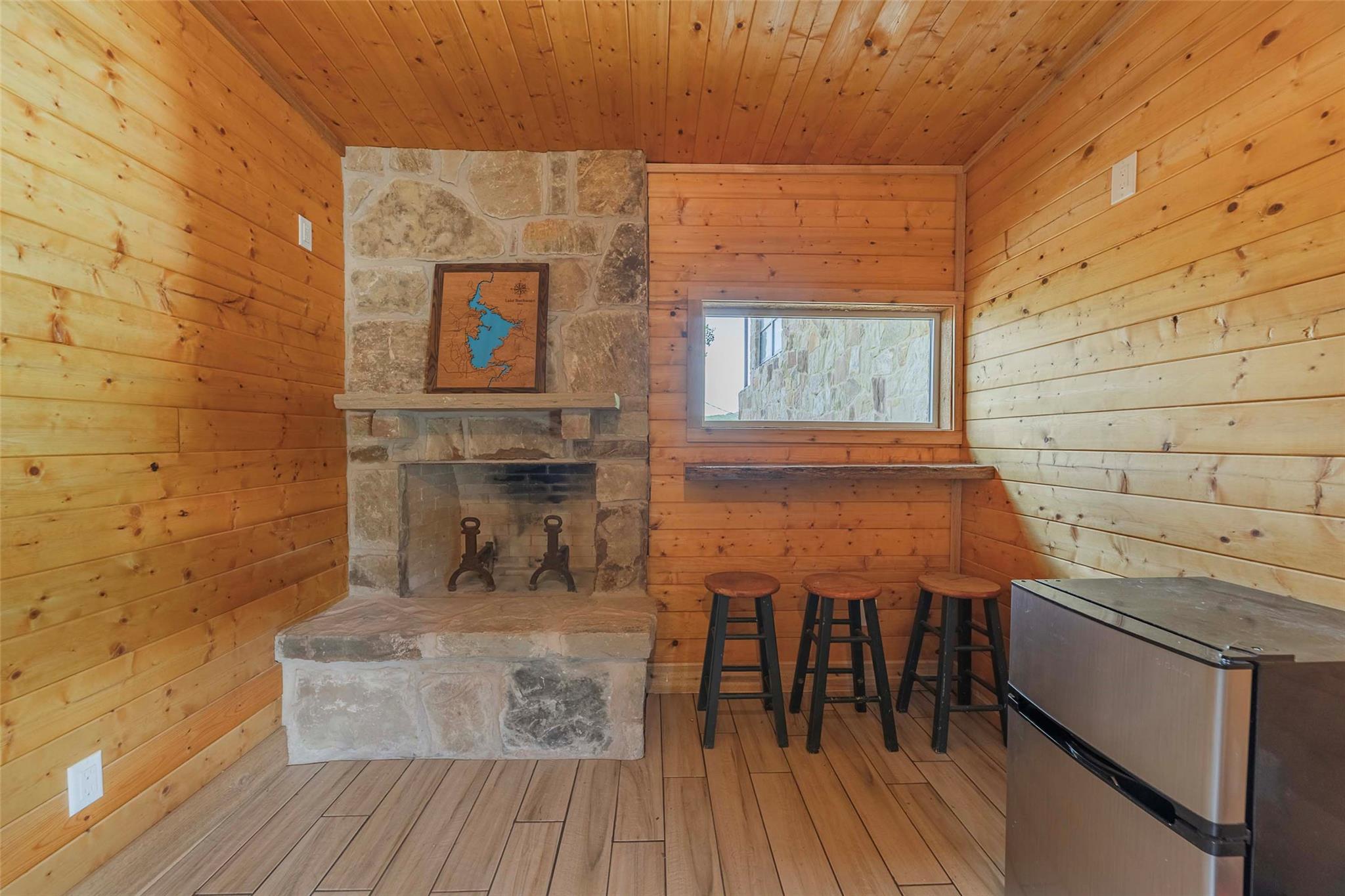 325 Eagle Rest LN NW