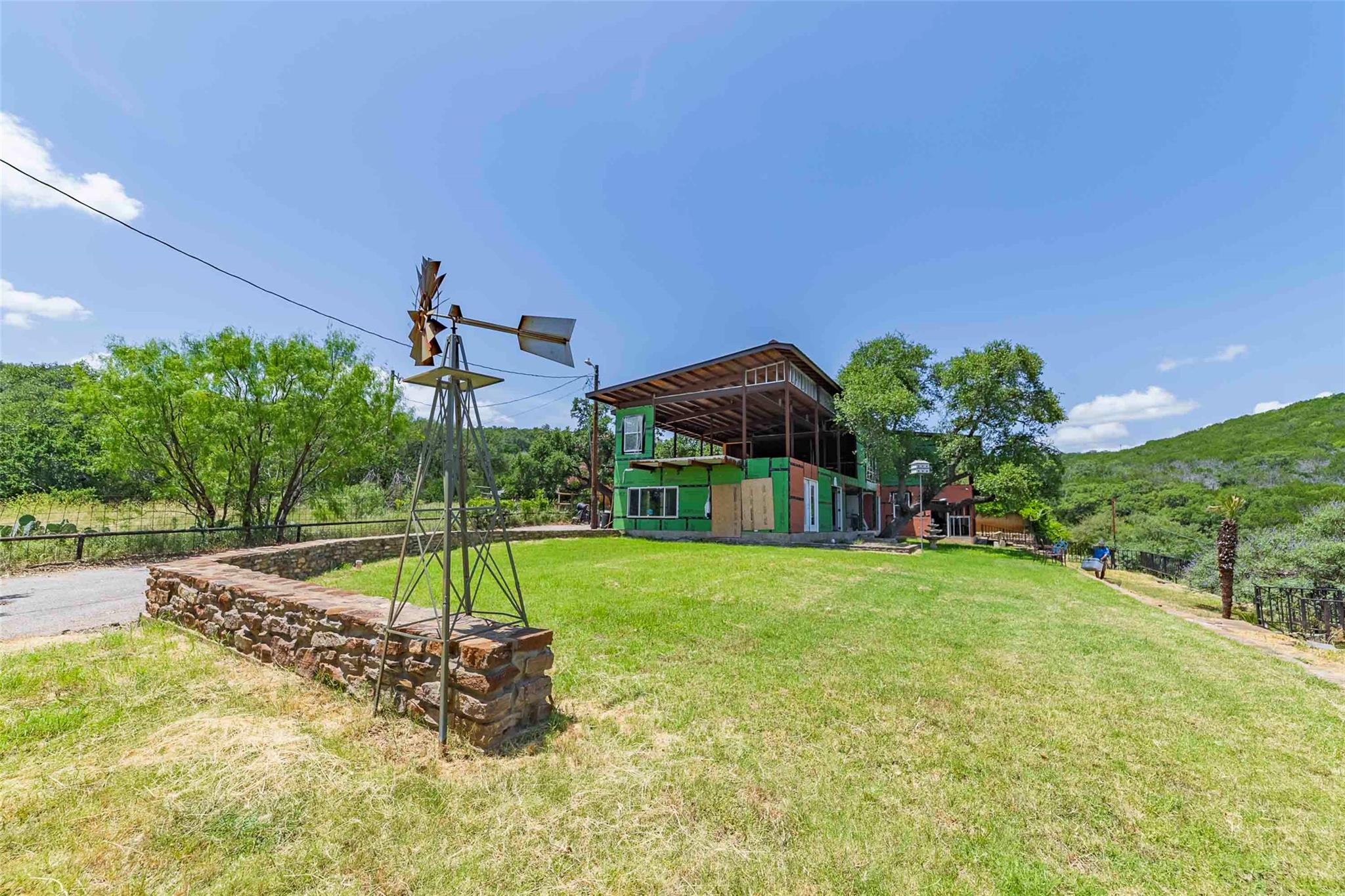 325 Eagle Rest LN NW