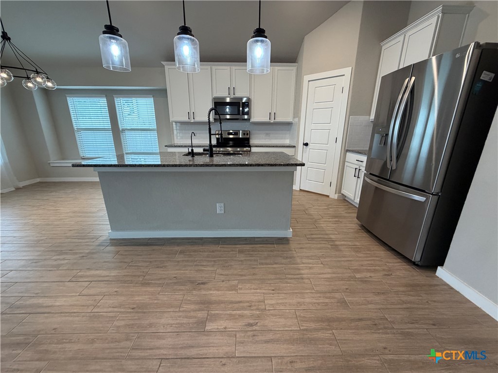 1100 River Wood