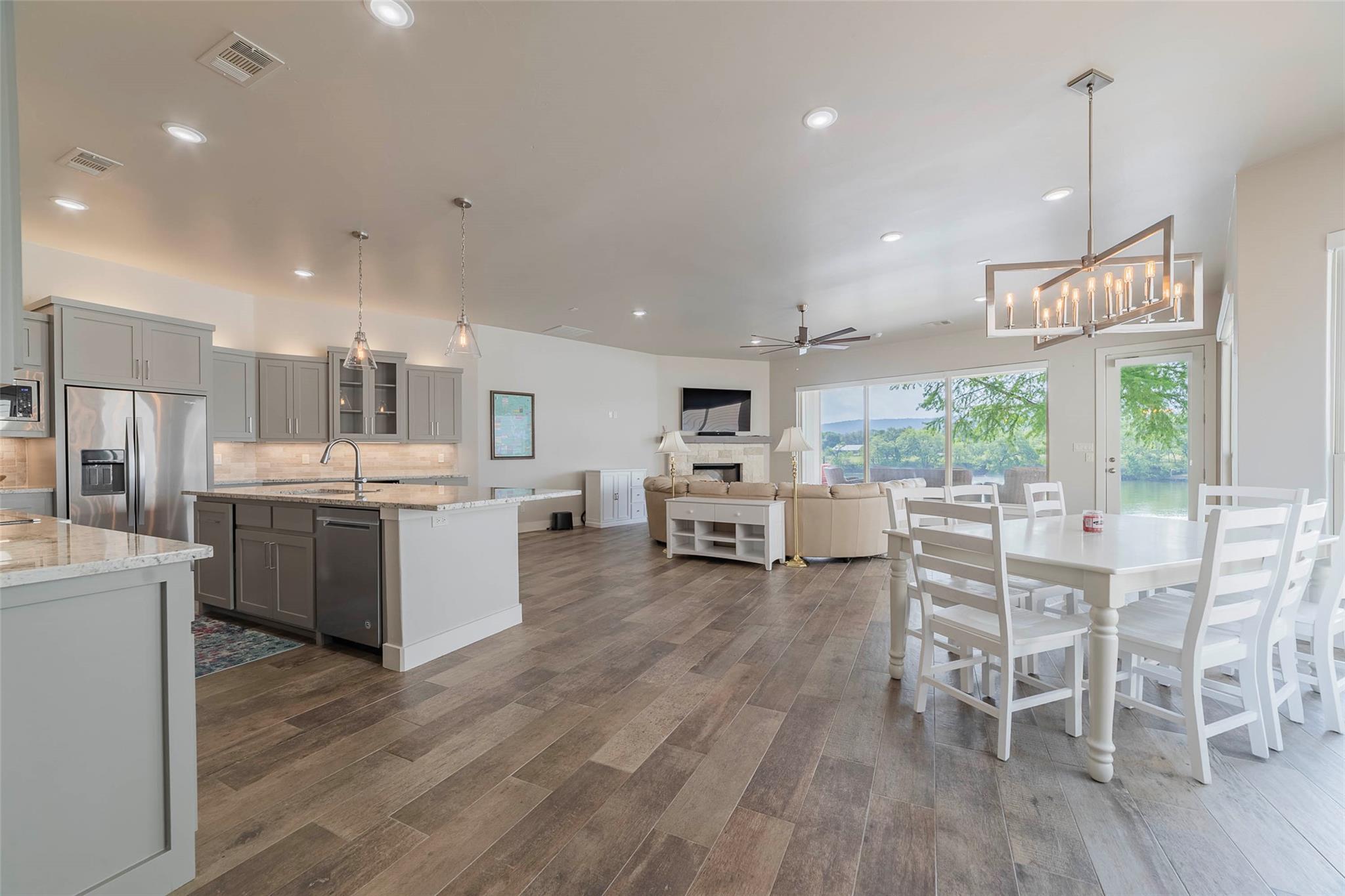 2228 Williams Lakeshore DR