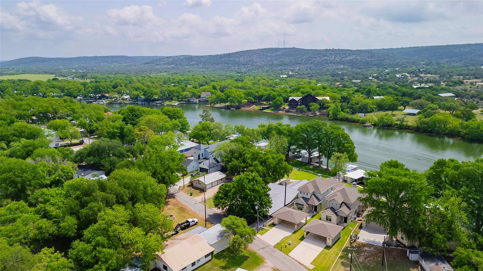 2228 Williams Lakeshore DR