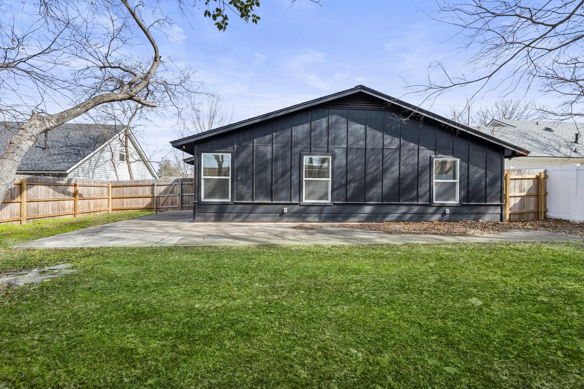 1405 Sahara Ave
