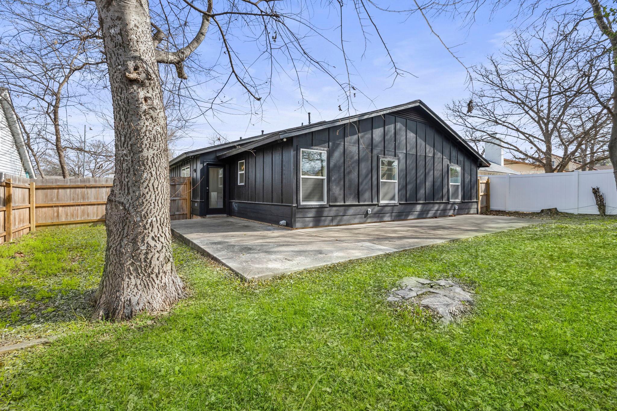 1405 Sahara Ave