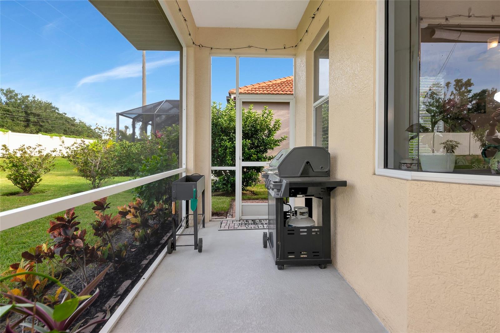 6841 74TH STREET CIR E