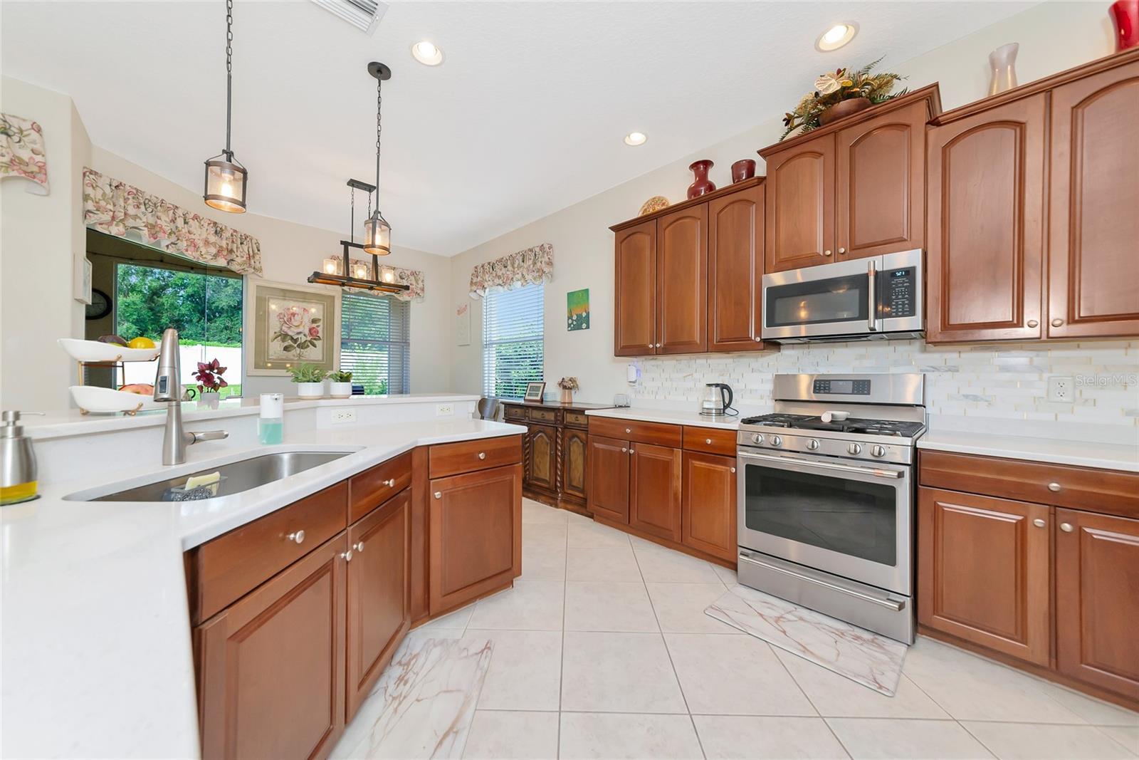 6841 74TH STREET CIR E