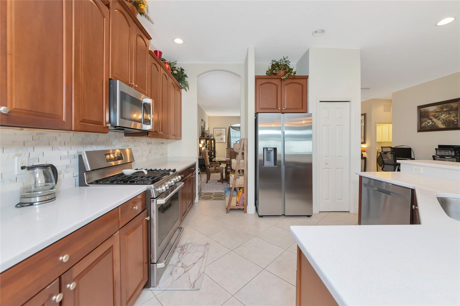 6841 74TH STREET CIR E