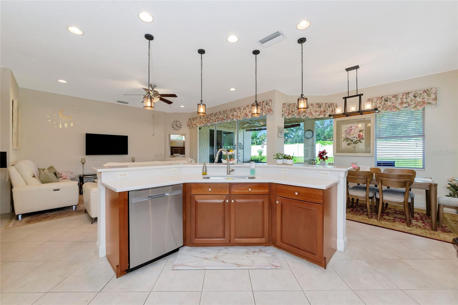 6841 74TH STREET CIR E