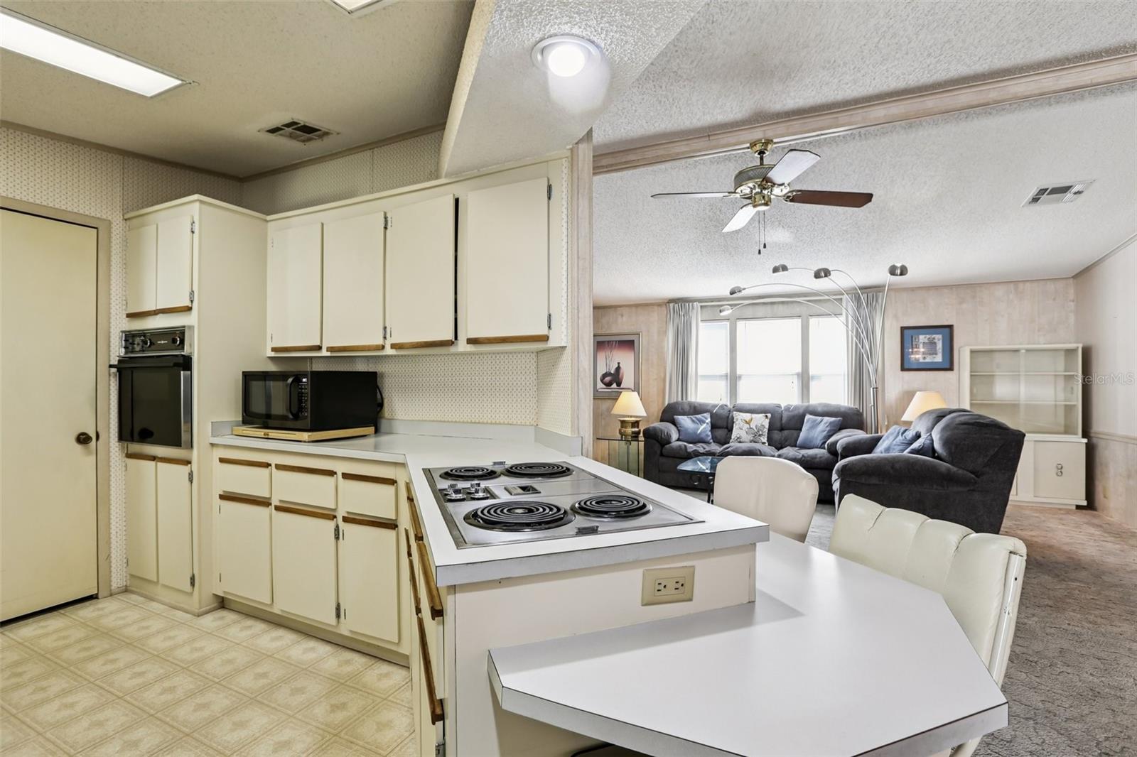 4933 COLONNADES CIR E