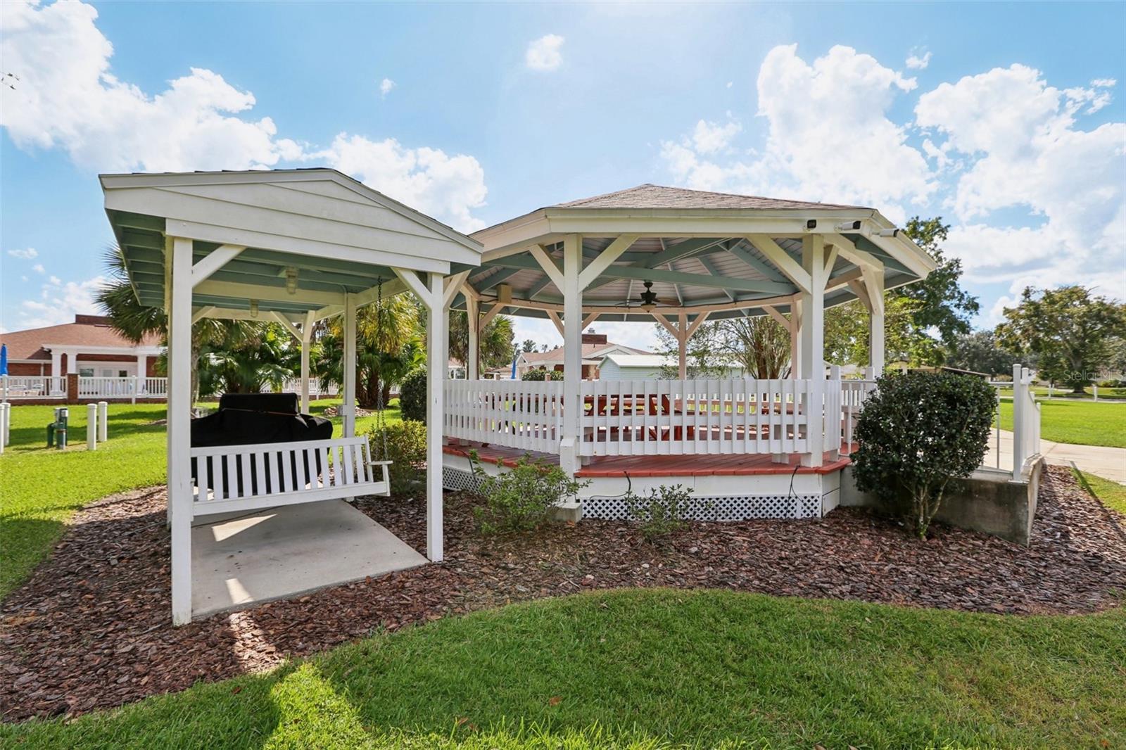 4933 COLONNADES CIR E