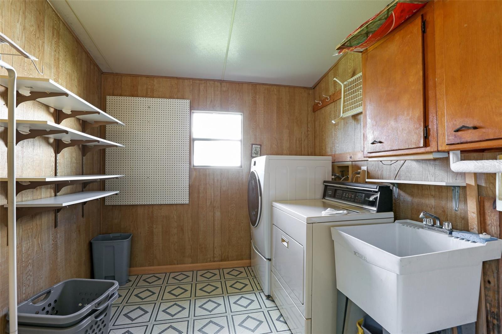 4933 COLONNADES CIR E