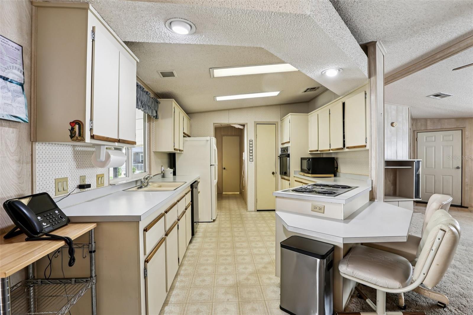 4933 COLONNADES CIR E