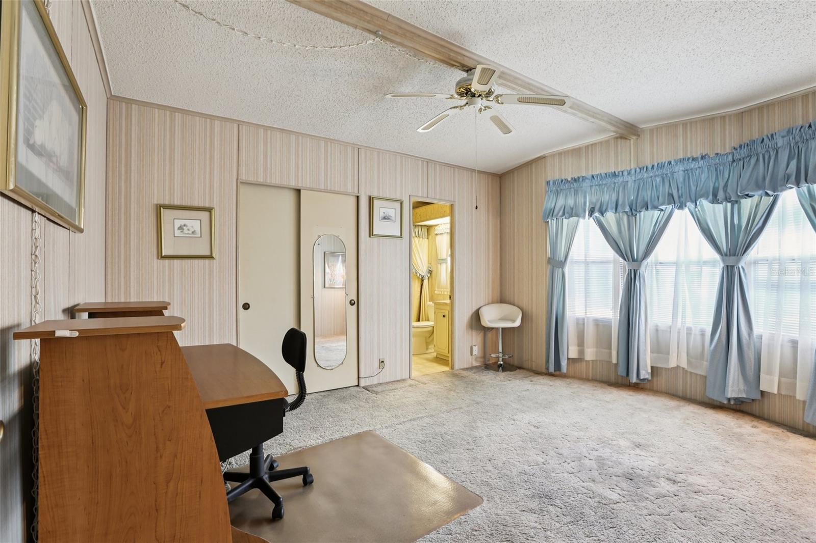 4933 COLONNADES CIR E