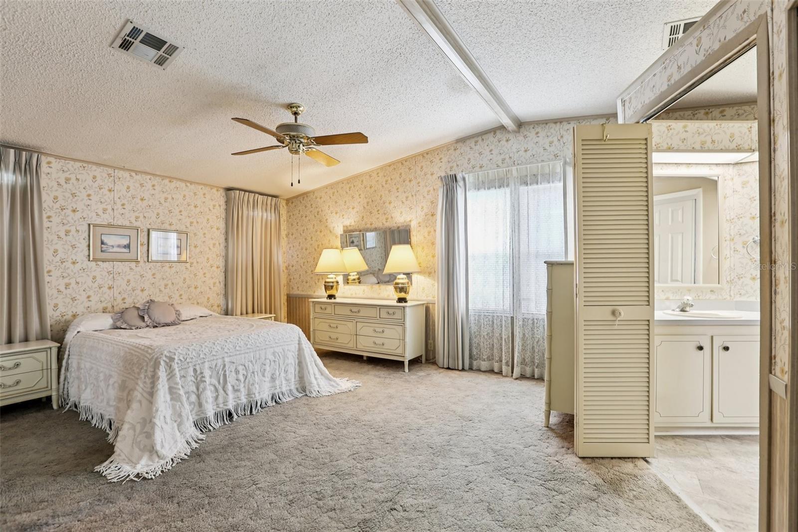 4933 COLONNADES CIR E