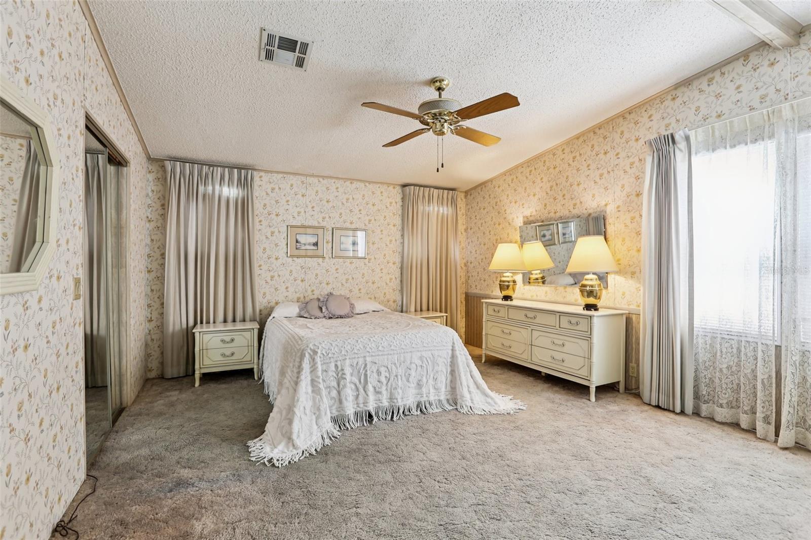 4933 COLONNADES CIR E