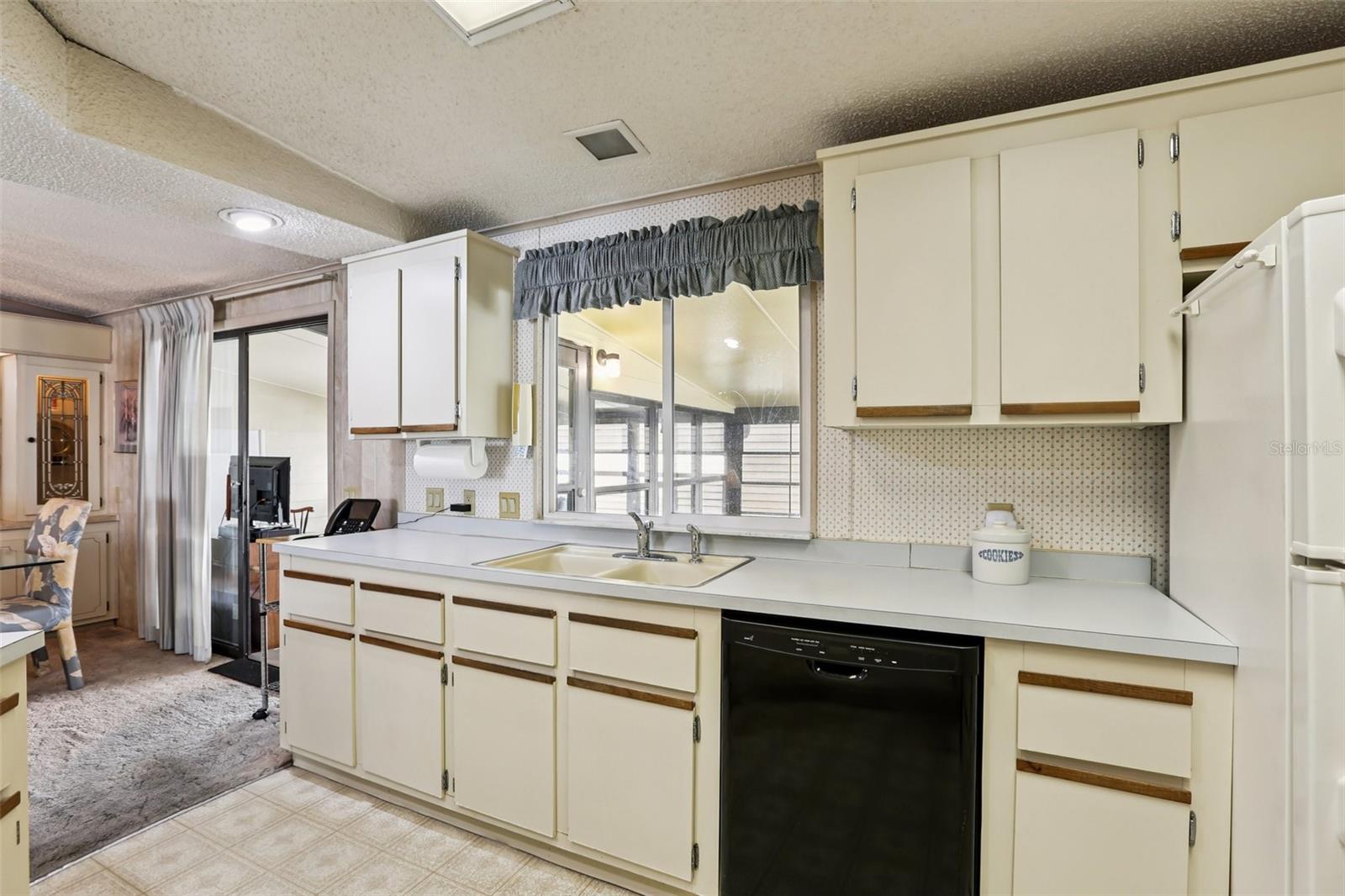 4933 COLONNADES CIR E